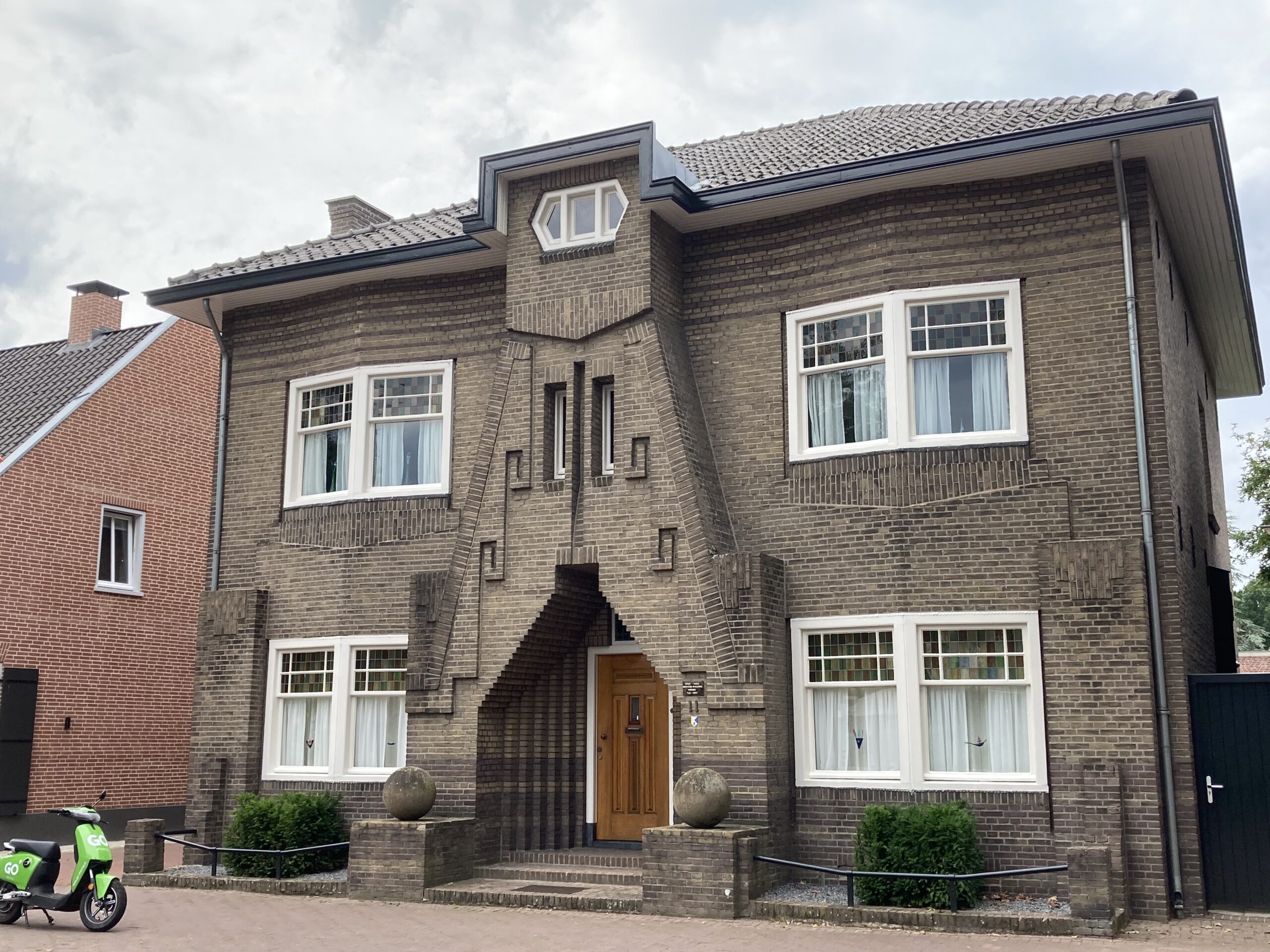 Huis met de Bollen – Park 11 Nuenen